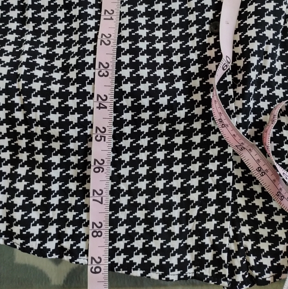 Houndstooth Button down Top - Picture 9 of 9